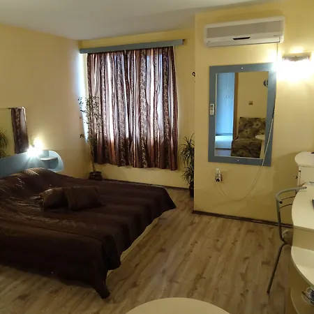 彩色酒店 3* 瓦爾納