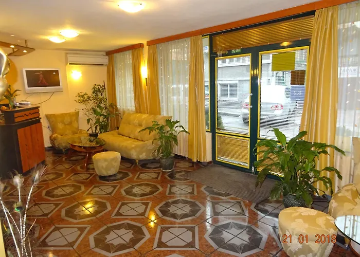 彩色酒店 3* 瓦爾納